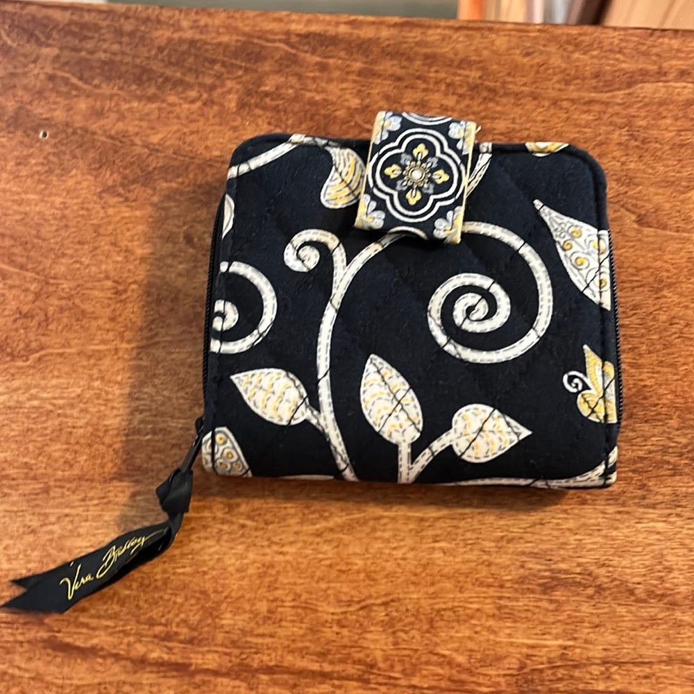 Vera Bradley Small Bifold Wallet. Retired Yellow Bird pattern